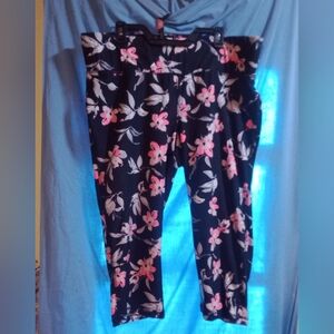 Livi 3/4 Floral Workout Leggings